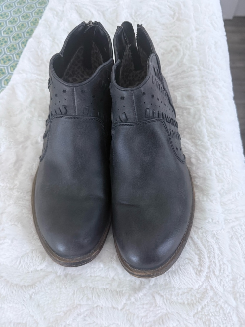 Stylish Women’s Black Leather Billabong Ankle Boots